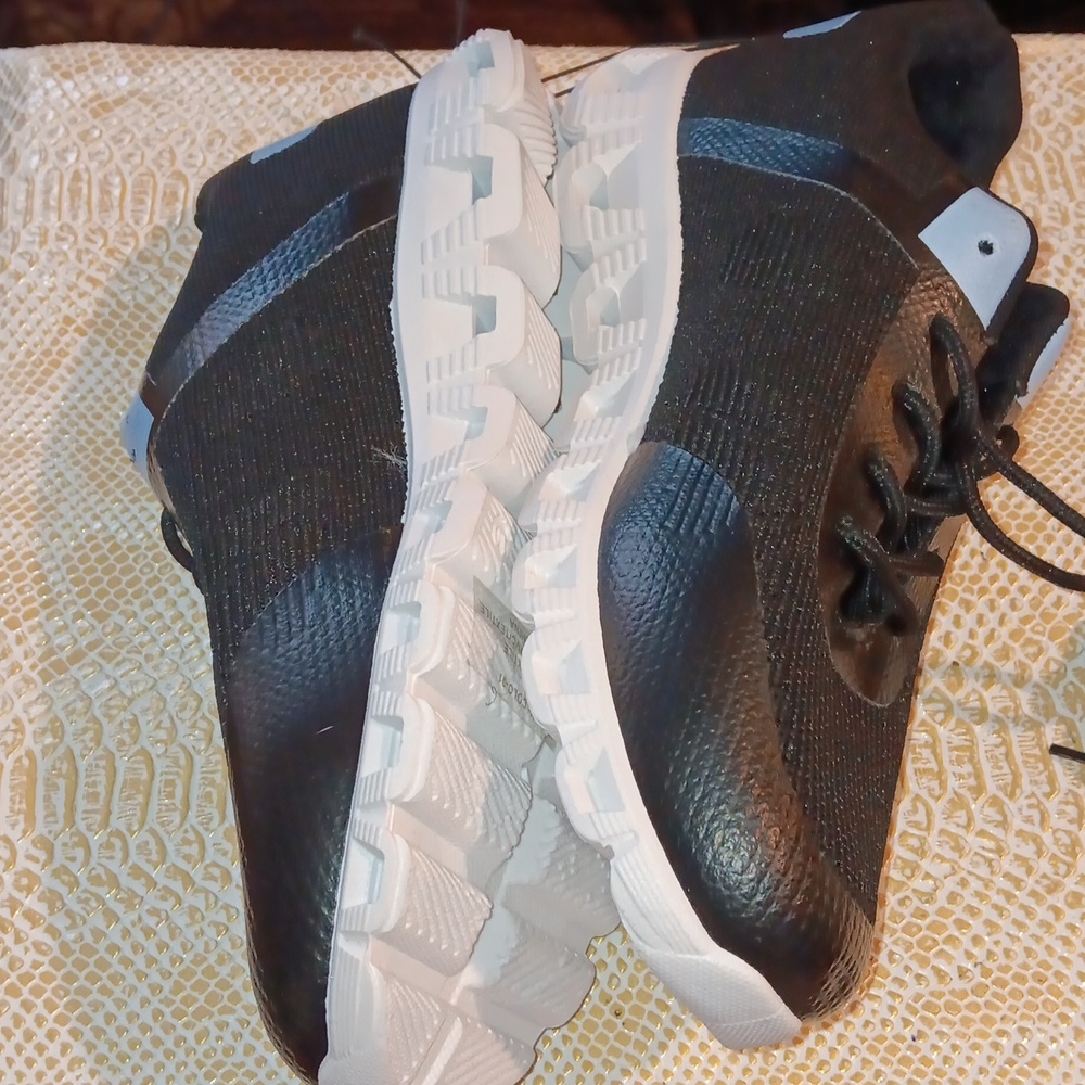 Size 10 Rouge Helium color blue/black/white new with tag - Picture 8 of 9